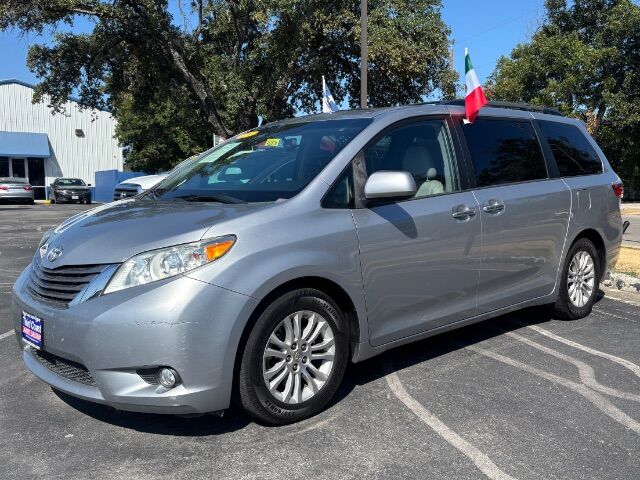 2015 Toyota Sienna XLE 8 Passenger