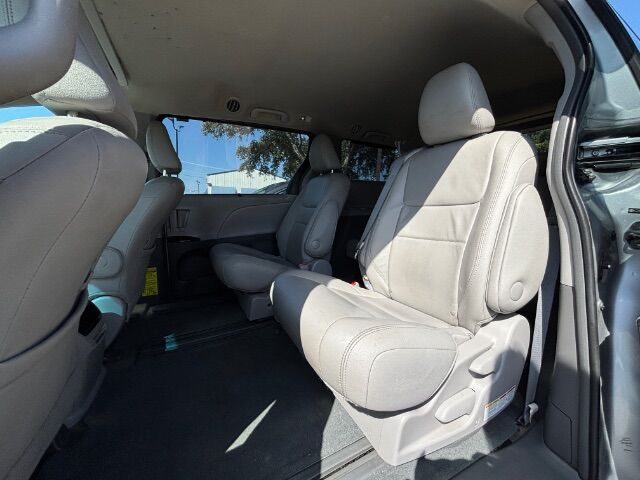 2015 Toyota Sienna XLE 8 Passenger