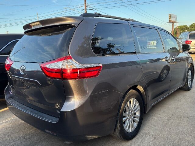 2015 Toyota Sienna XLE FWD 8-Passenger