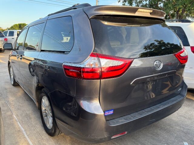 2015 Toyota Sienna XLE FWD 8-Passenger New Braunfels TX