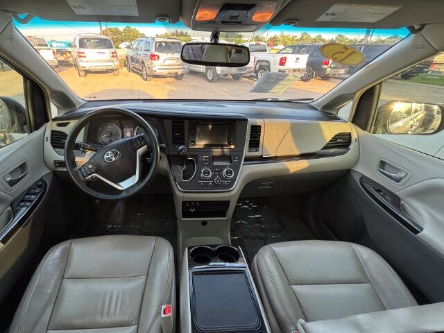 2015 Toyota Sienna XLE FWD 8-Passenger New Braunfels TX