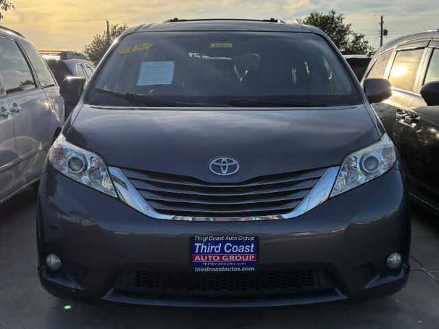 2015 Toyota Sienna XLE FWD 8-Passenger