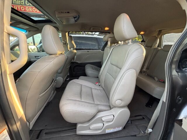 2015 Toyota Sienna XLE FWD 8-Passenger New Braunfels TX