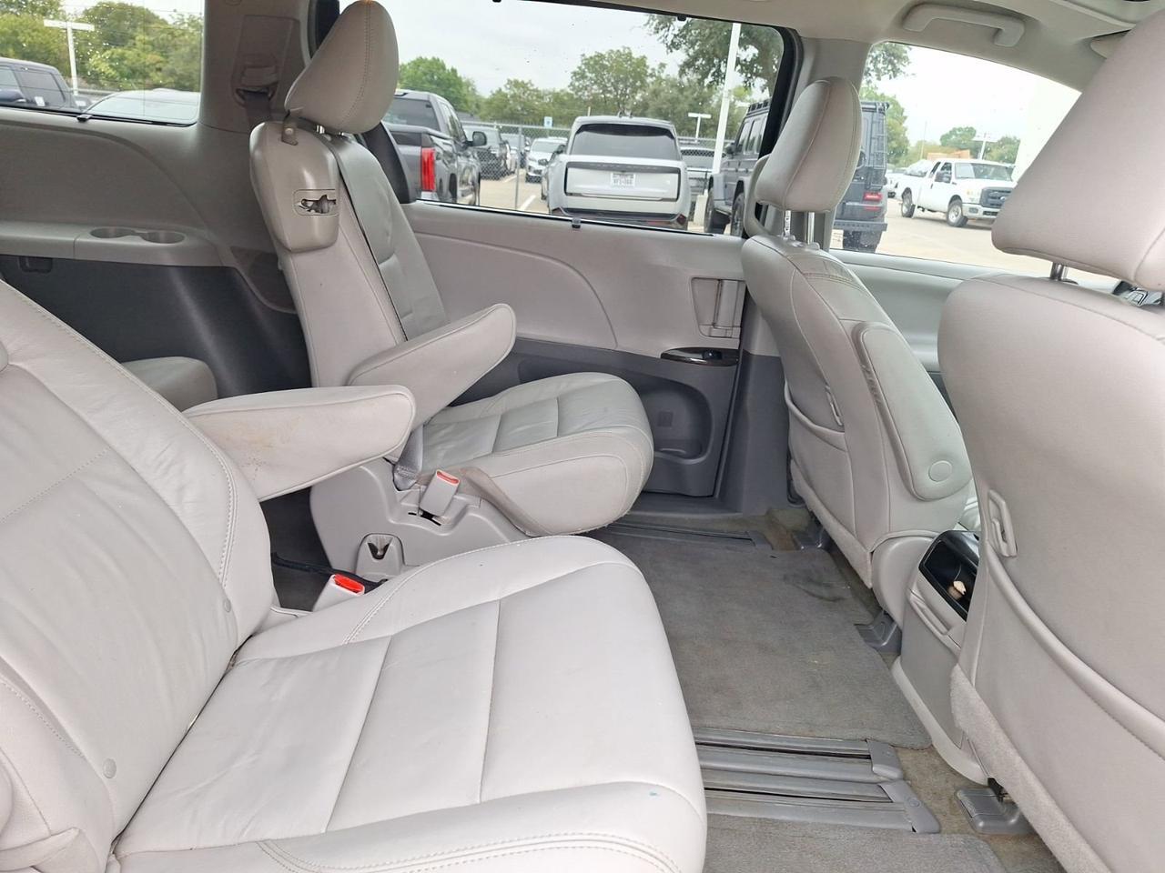 2015 Toyota Sienna XLE Hurst TX