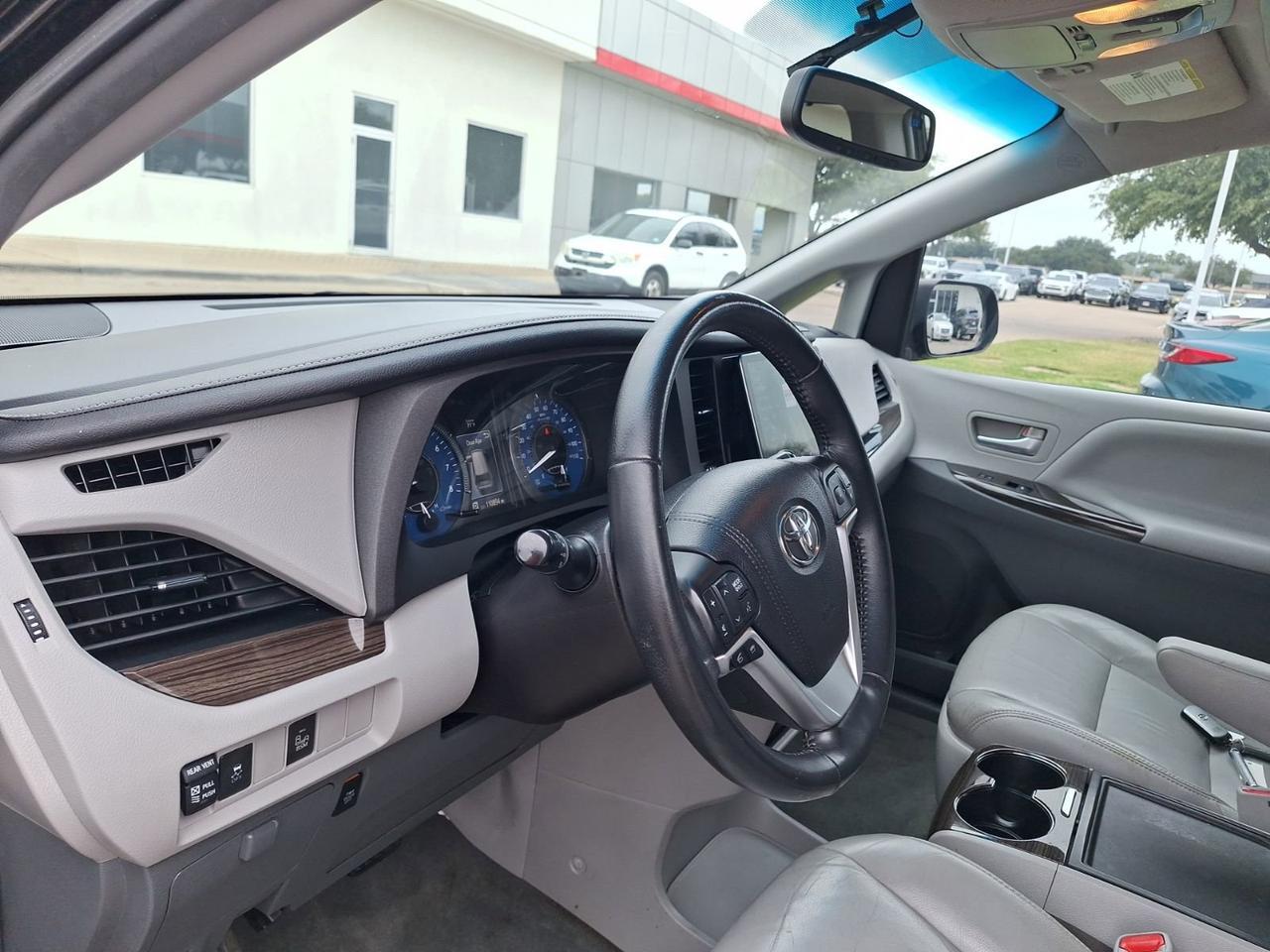 2015 Toyota Sienna XLE Hurst TX