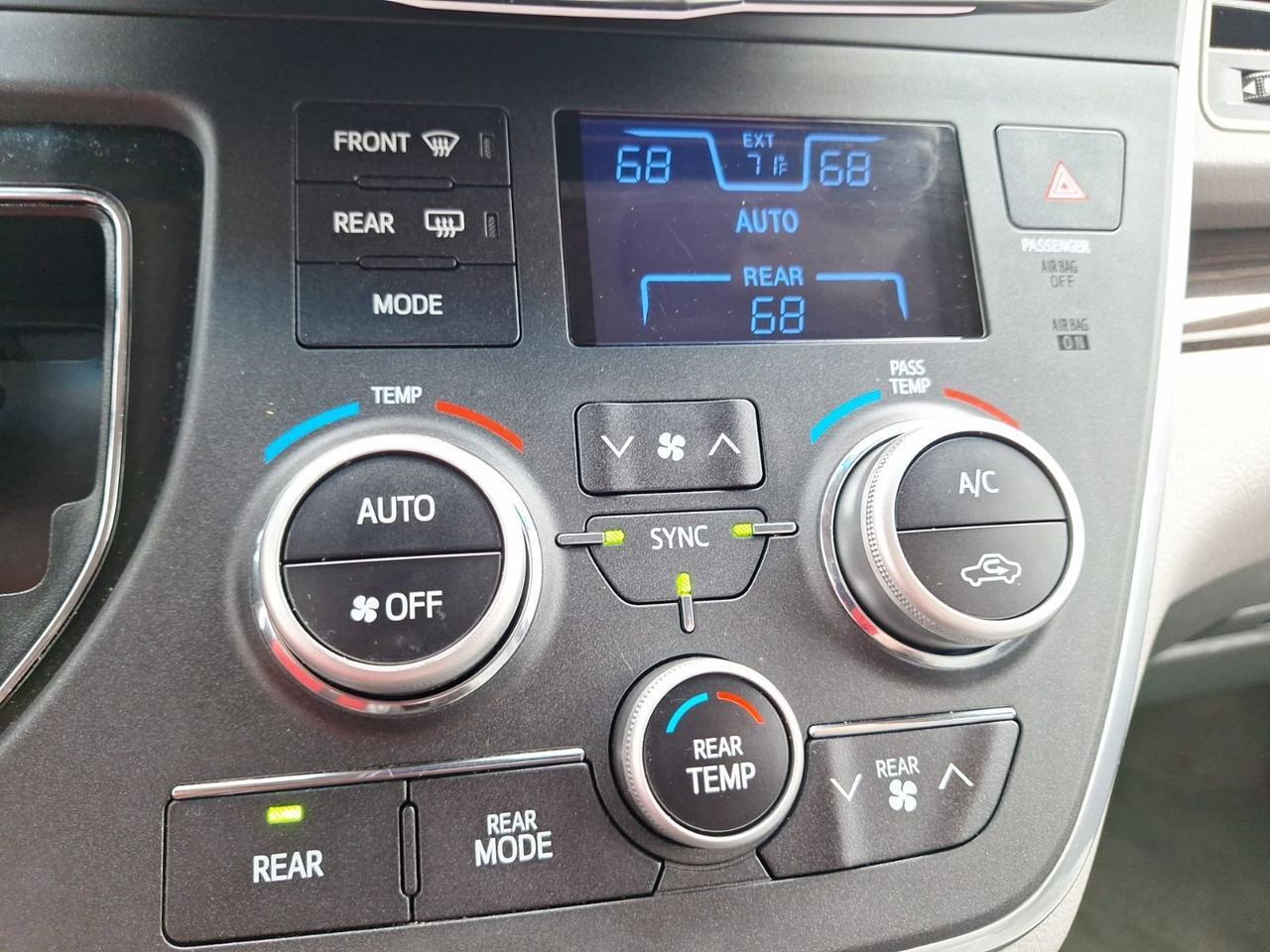 2015 Toyota Sienna XLE Hurst TX