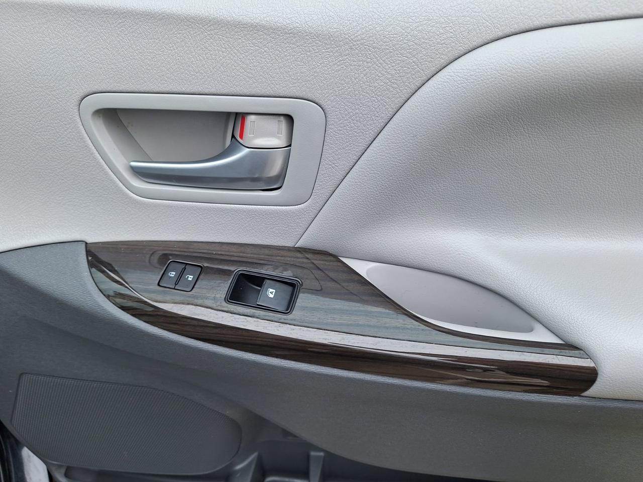 2015 Toyota Sienna XLE Hurst TX