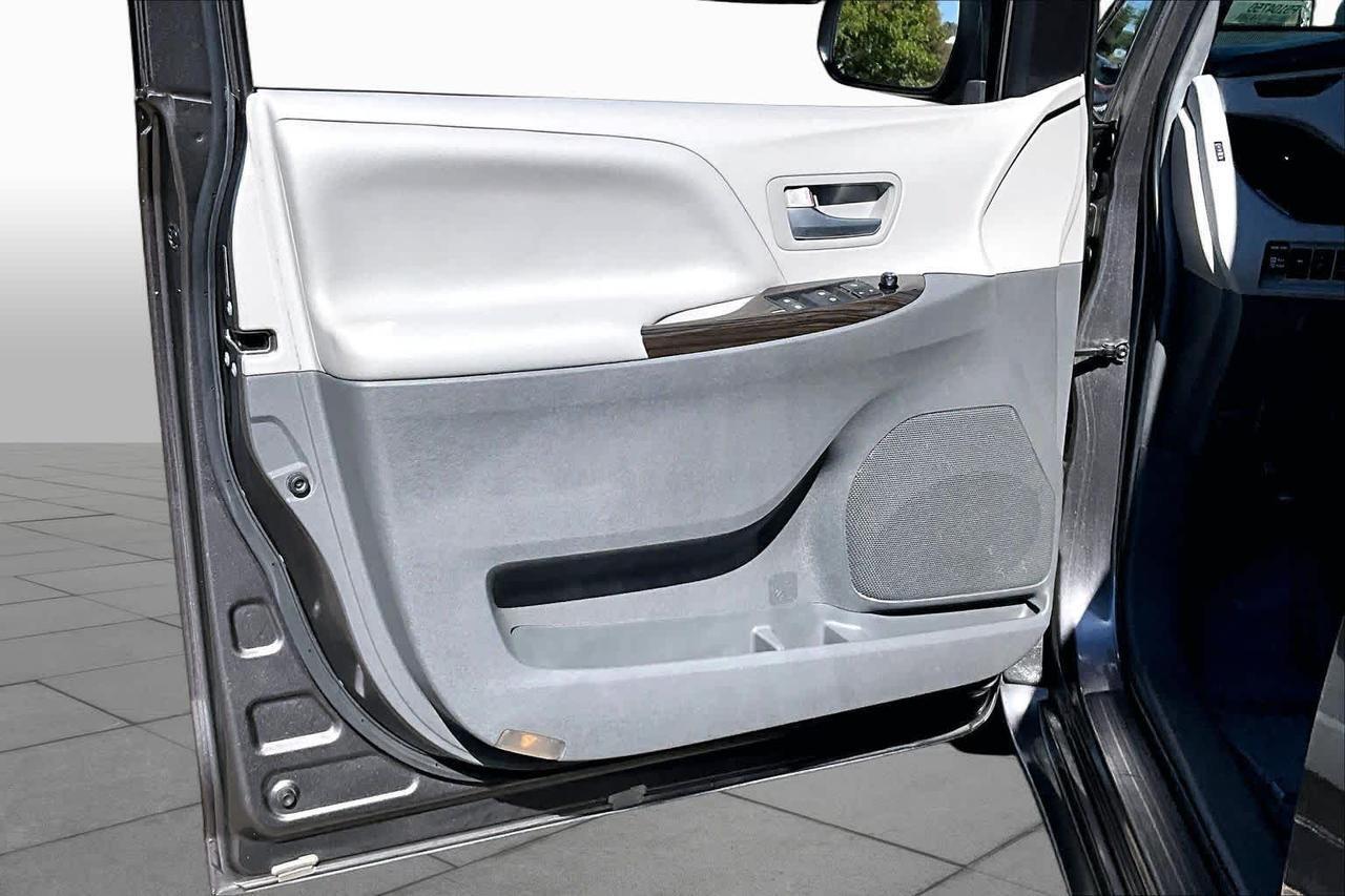 2015 Toyota Sienna XLE Premium Folsom CA