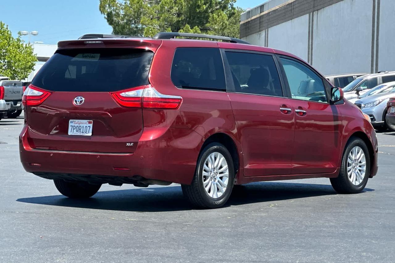 2015 Toyota Sienna XLE