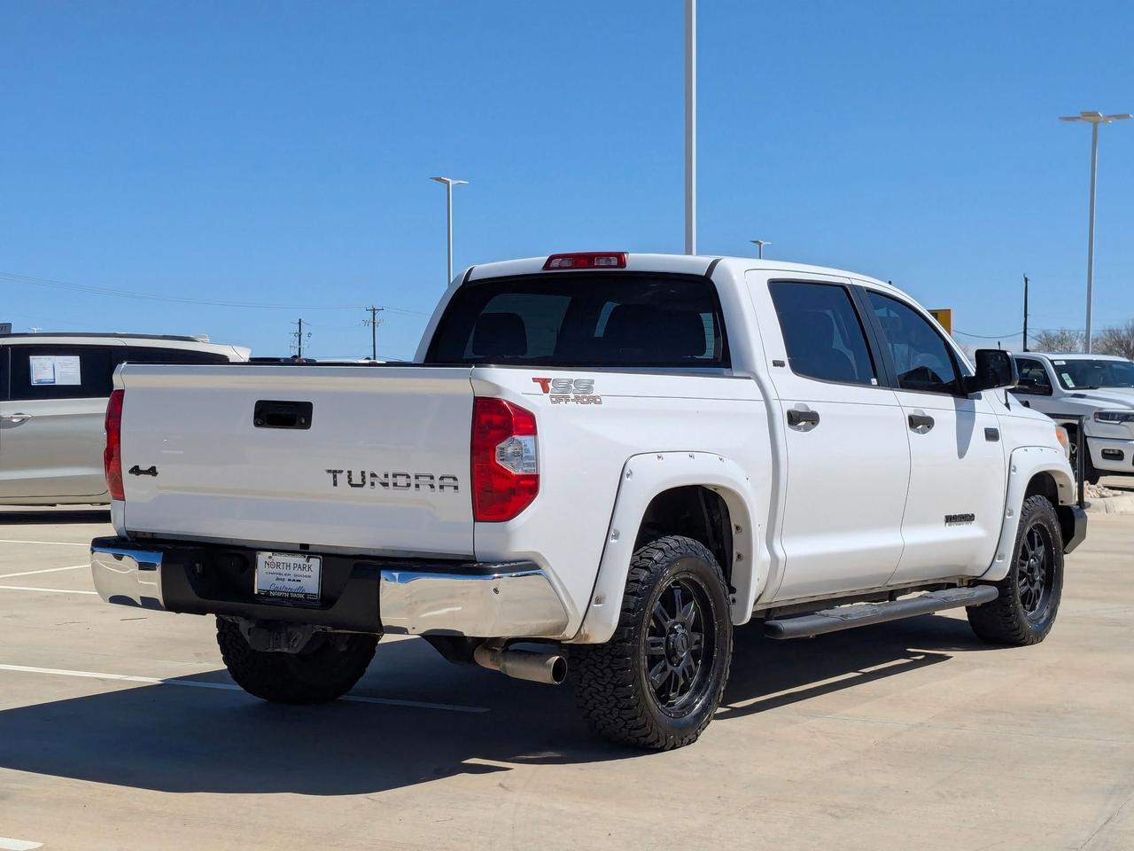 2015 Toyota Tundra 4WD Truck