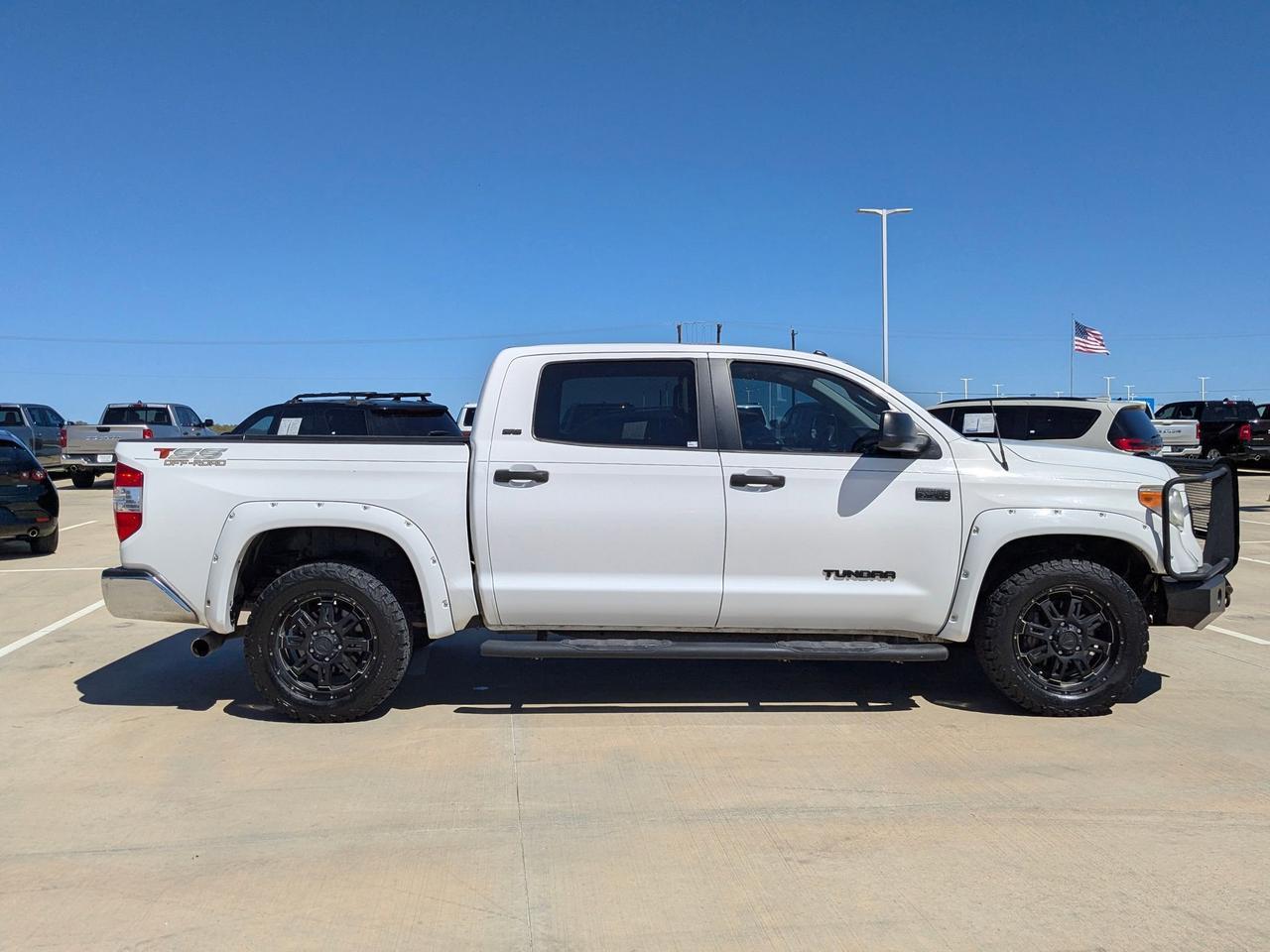 2015 Toyota Tundra 4WD Truck