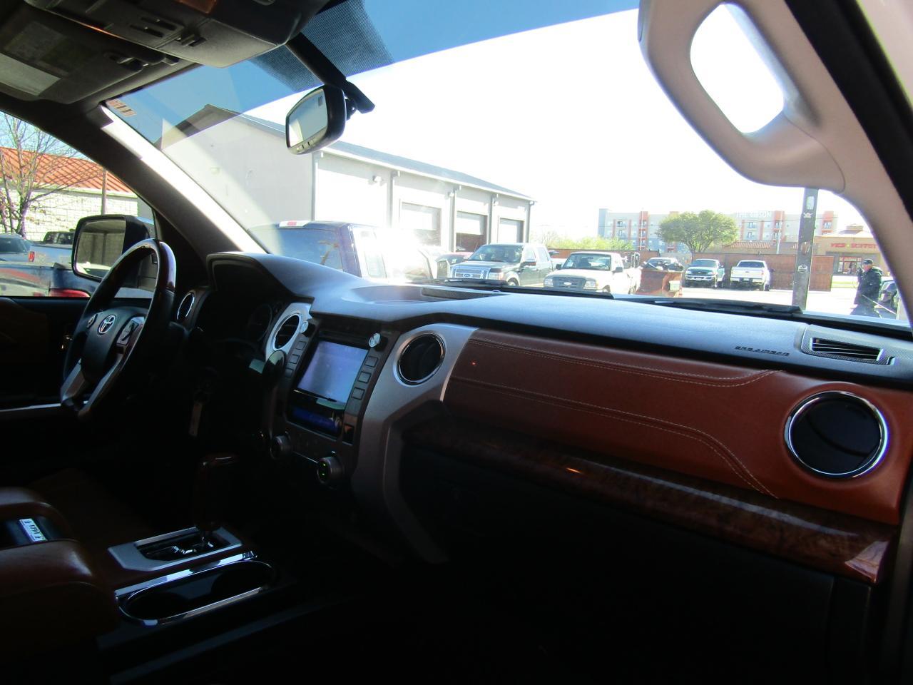 2015 Toyota Tundra CrewMax 5.7L V8 6-Spd AT Platinum (Natl) Grand Prairie TX