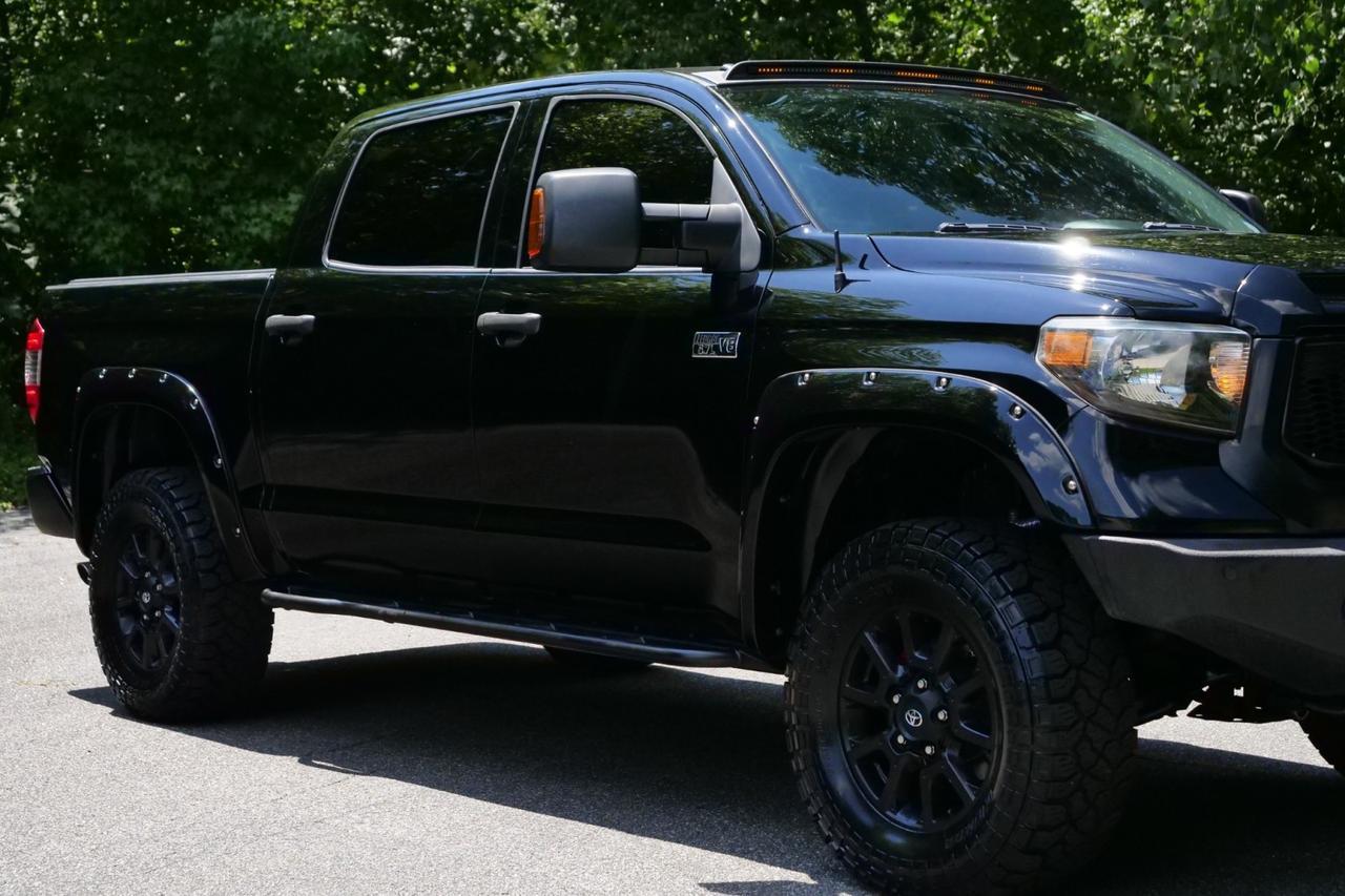 2015 Toyota Tundra SR5 4X4 / TRD Off Road / 5.7L V8 / Upgrades! High Point NC