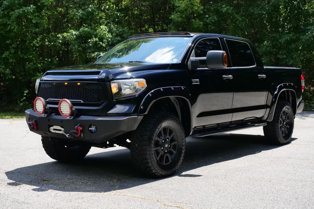 2015 Toyota Tundra SR5 4X4 / TRD Off Road / 5.7L V8 / Upgrades! High Point NC