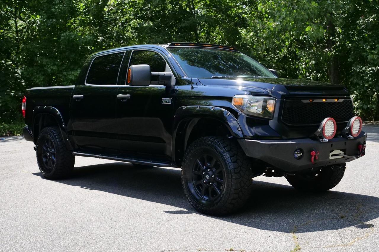2015 Toyota Tundra SR5 4X4 / TRD Off Road / 5.7L V8 / Upgrades! High Point NC