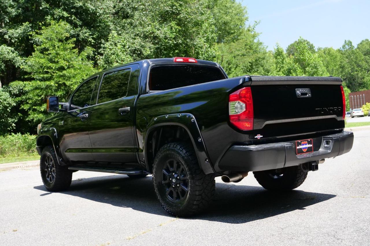 2015 Toyota Tundra SR5 4X4 / TRD Off Road / 5.7L V8 / Upgrades! High Point NC