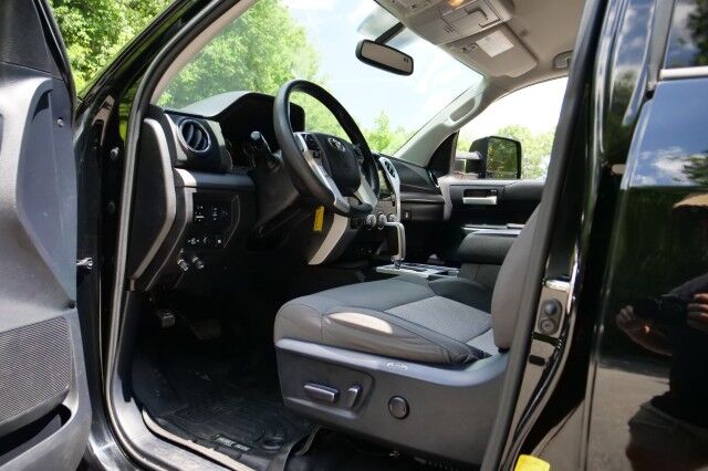2015 Toyota Tundra SR5 4X4 / TRD Off Road / 5.7L V8 / Upgrades! High Point NC