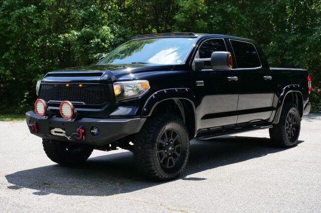 2015 Toyota Tundra SR5 4X4 / TRD Off Road / 5.7L V8 / Upgrades! High Point NC