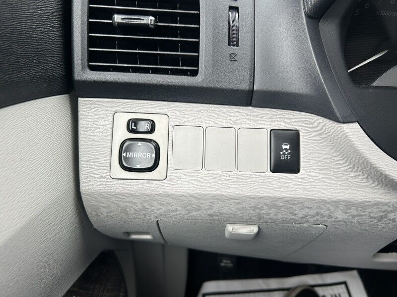 2015 Toyota Venza LE - LOW MILES - VERY CLEAN UNDERNEATH Whitinsville MA