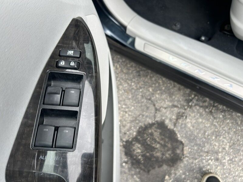 2015 Toyota Venza LE - LOW MILES - VERY CLEAN UNDERNEATH Webster MA