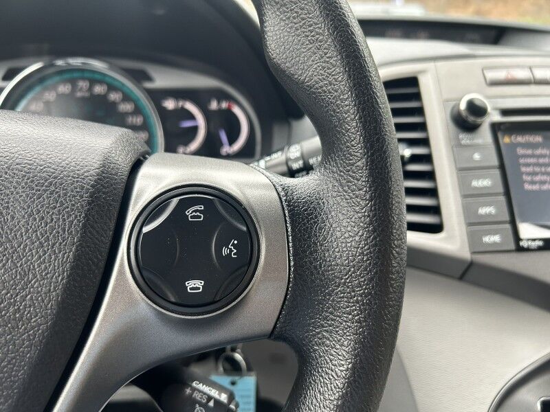 2015 Toyota Venza LE - LOW MILES - VERY CLEAN UNDERNEATH Webster MA