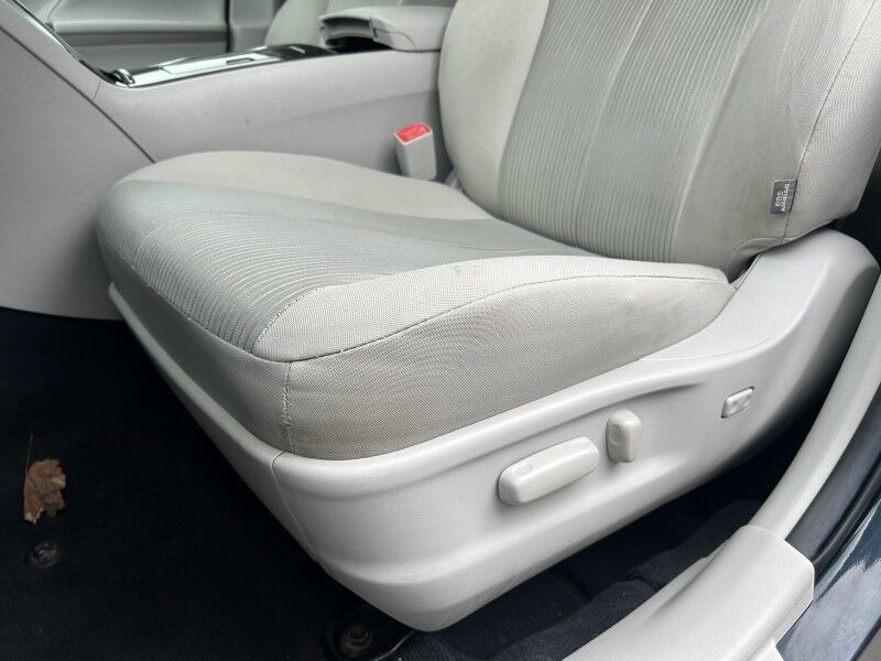 2015 Toyota Venza LE - LOW MILES - VERY CLEAN UNDERNEATH Webster MA