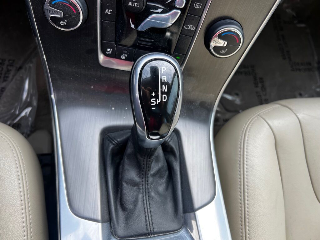 2015 VOLVO V60 T5 PREMIER Des Moines WA