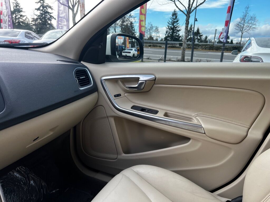 2015 VOLVO V60 T5 PREMIER Des Moines WA