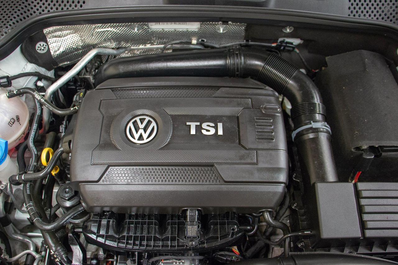 2015 Volkswagen Beetle Classic Roof Nav Red Deer AB