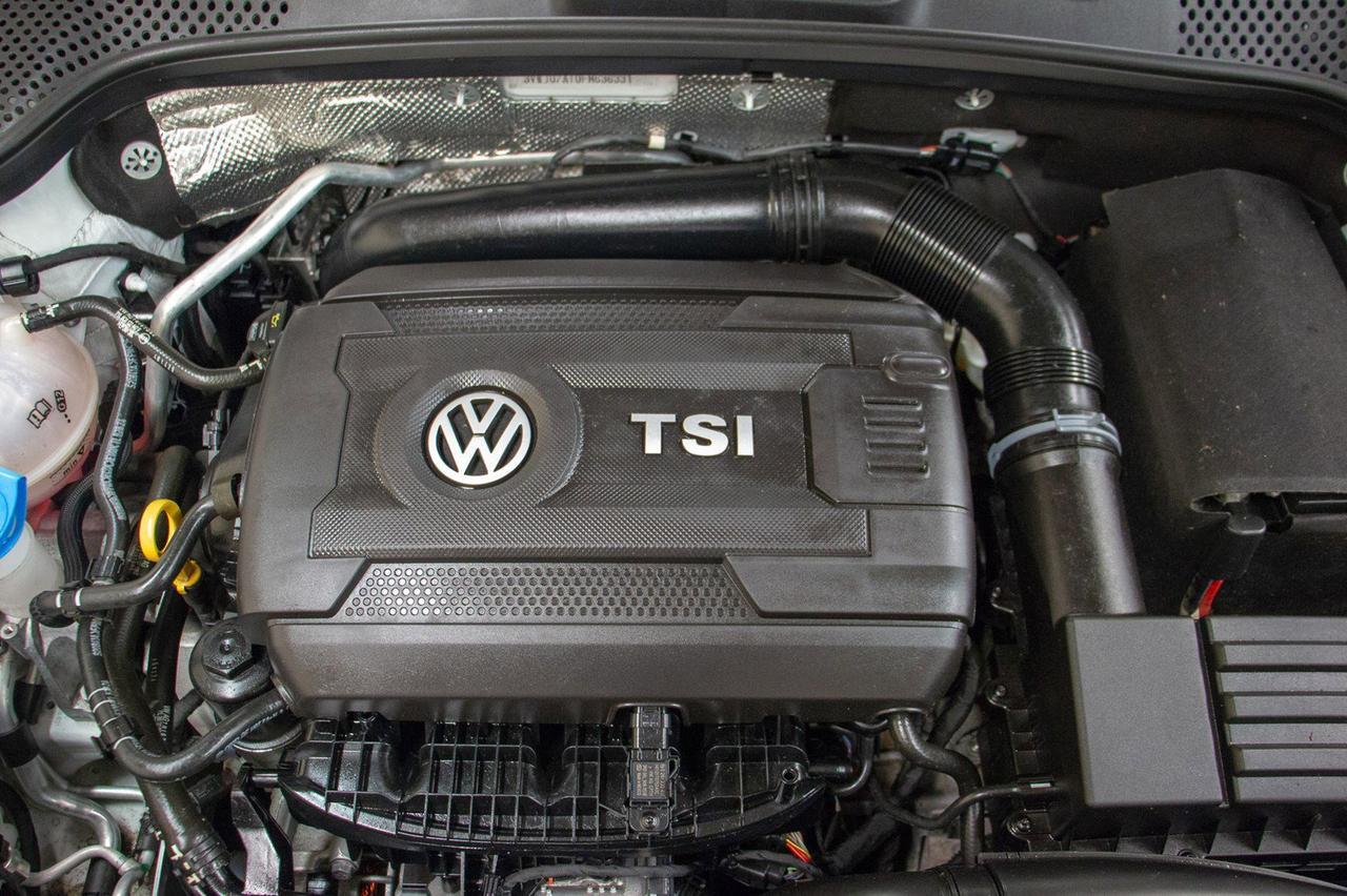 2015 Volkswagen Beetle Classic Roof Nav Red Deer AB