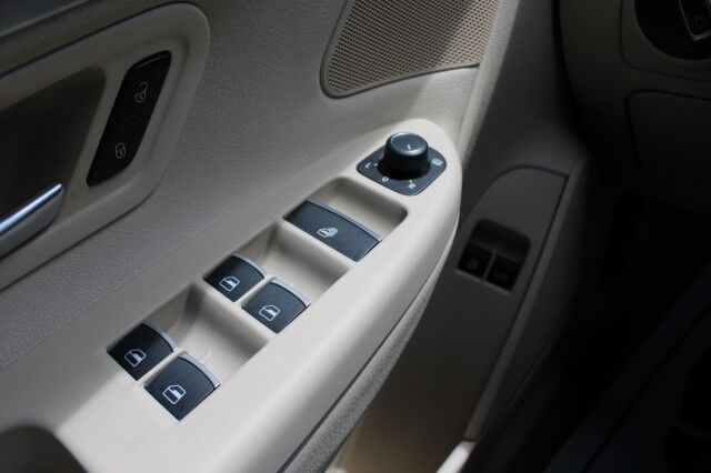 2015 Volkswagen Eos LUXURY W/NAVI Komfort Melbourne FL