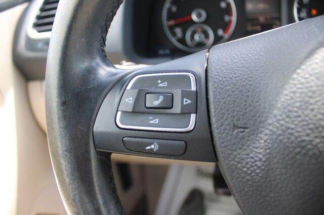 2015 Volkswagen Eos LUXURY W/NAVI Komfort Melbourne FL