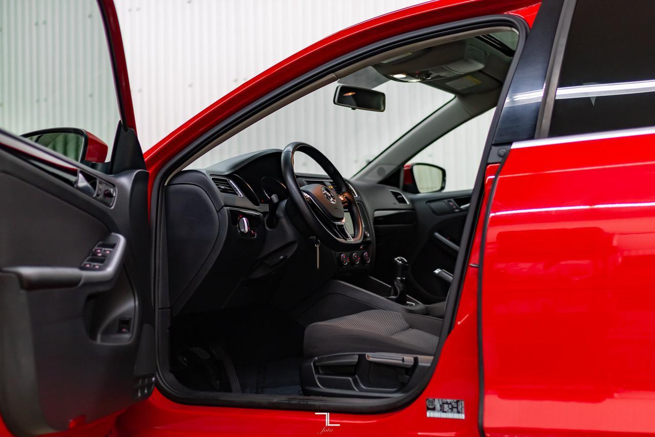 2015 Volkswagen Jetta Comfortline Manual Roof BCam Red Deer AB