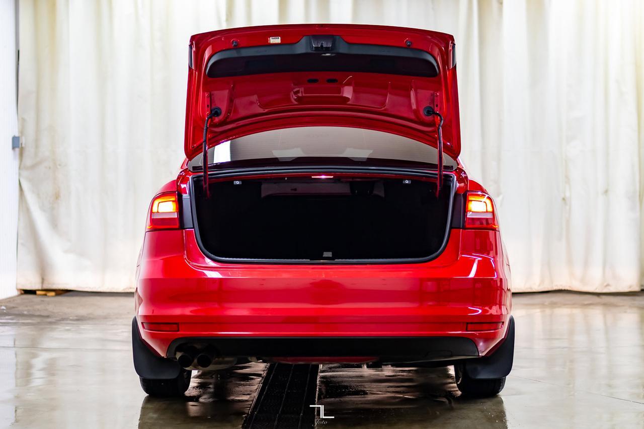 2015 Volkswagen Jetta Comfortline Manual Roof BCam Red Deer AB