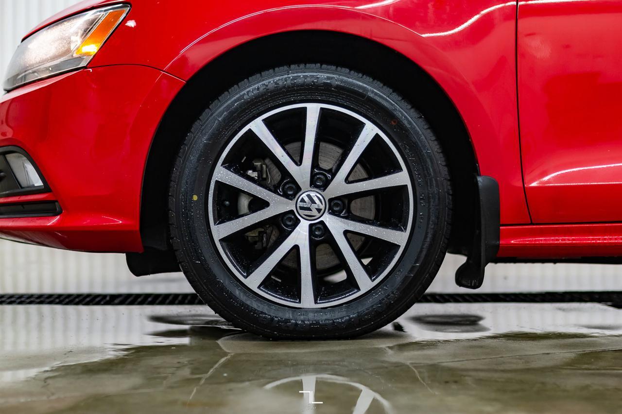 2015 Volkswagen Jetta Comfortline Manual Roof BCam Red Deer AB