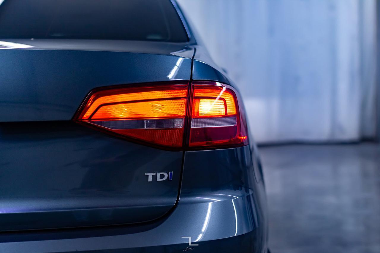 2015 Volkswagen Jetta Highline Diesel Leather Roof Nav Red Deer AB