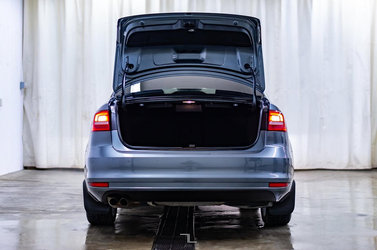 2015 Volkswagen Jetta Highline Diesel Leather Roof Nav Red Deer AB