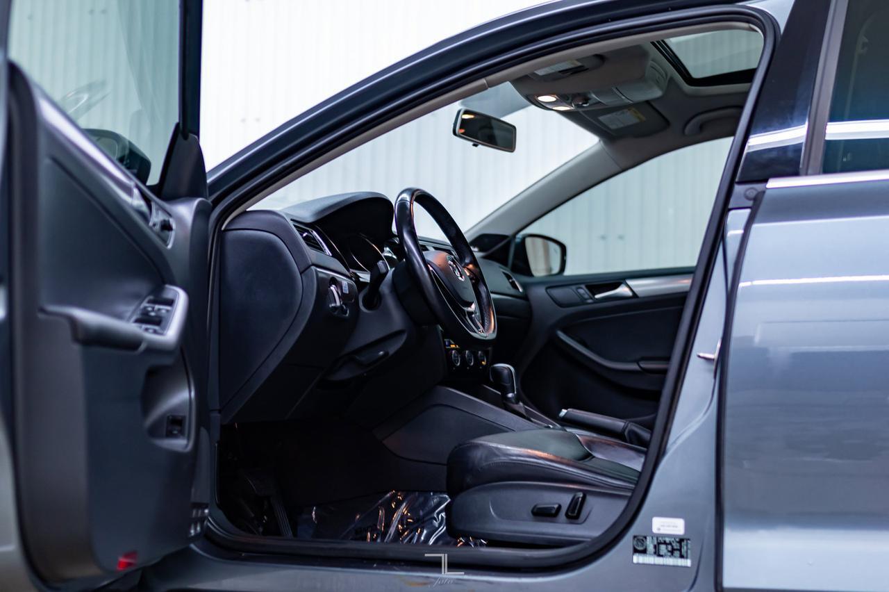 2015 Volkswagen Jetta Highline Diesel Leather Roof Nav Red Deer AB