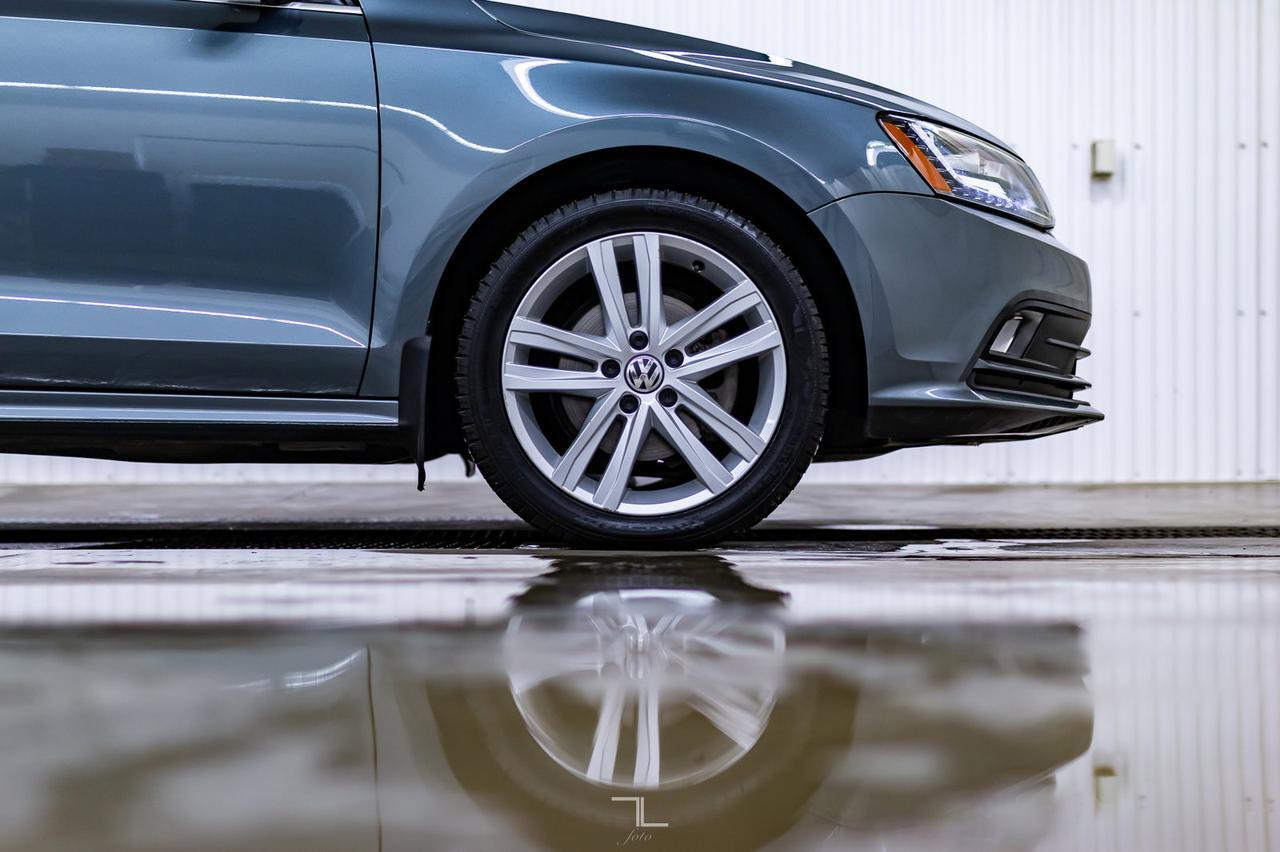 2015 Volkswagen Jetta Highline Diesel Leather Roof Nav Red Deer AB