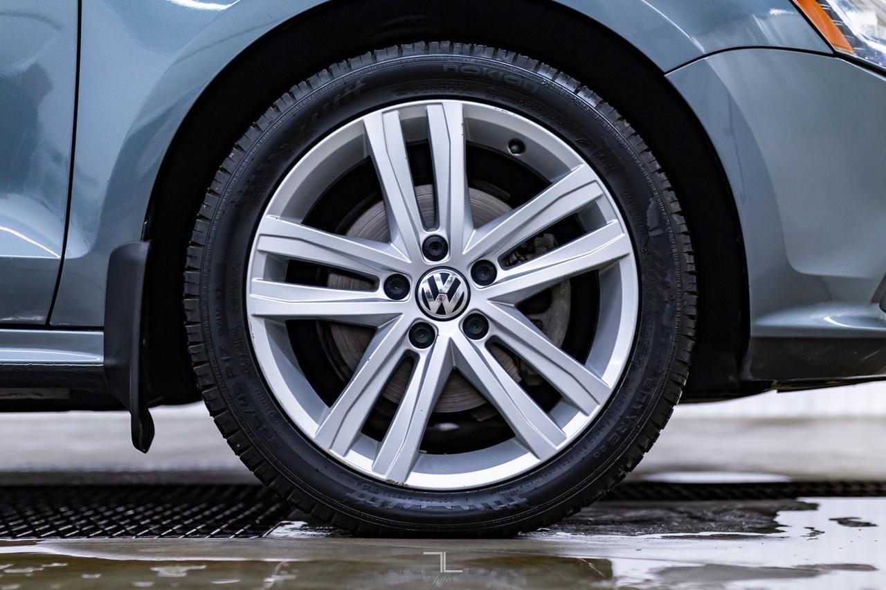 2015 Volkswagen Jetta Highline Diesel Leather Roof Nav Red Deer AB