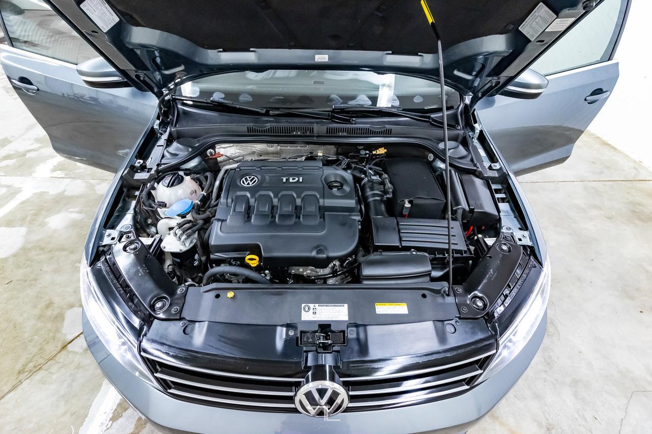 2015 Volkswagen Jetta Highline Diesel Leather Roof Nav Red Deer AB