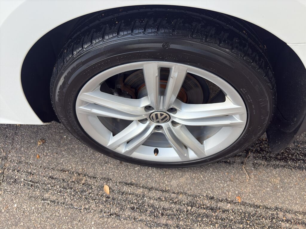 2015 Volkswagen Passat 1.8T SE w/Sunroof & Nav Wilmington NC