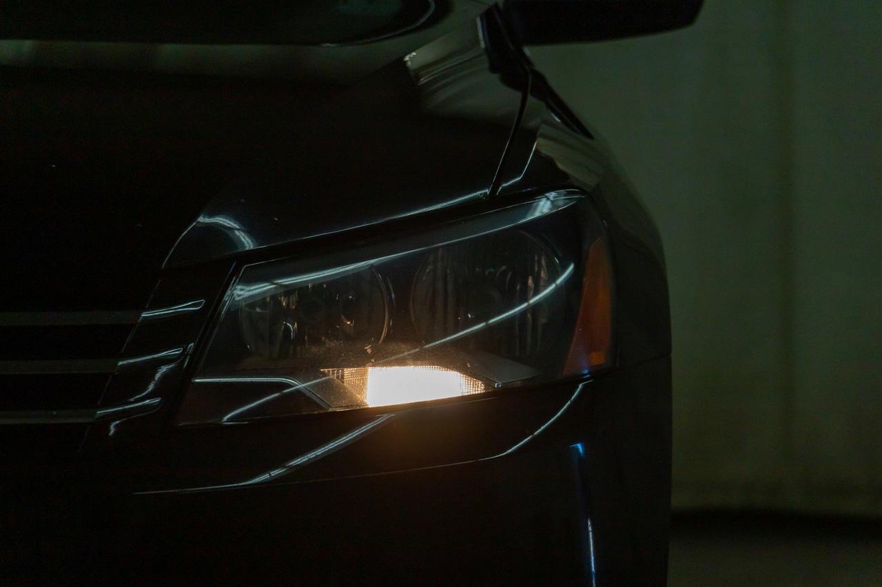 2015 Volkswagen Passat Highline Leather Roof Nav Red Deer AB