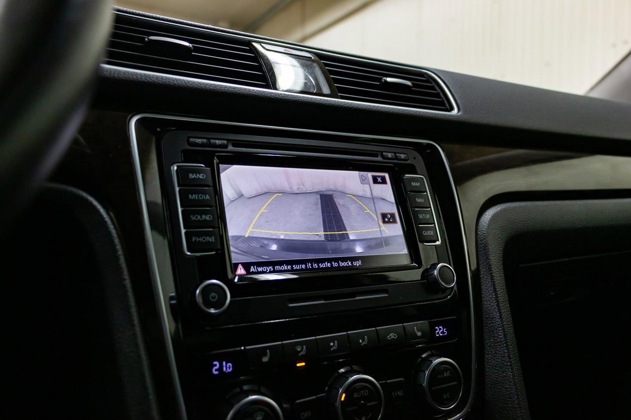 2015 Volkswagen Passat Highline Leather Roof Nav Red Deer AB