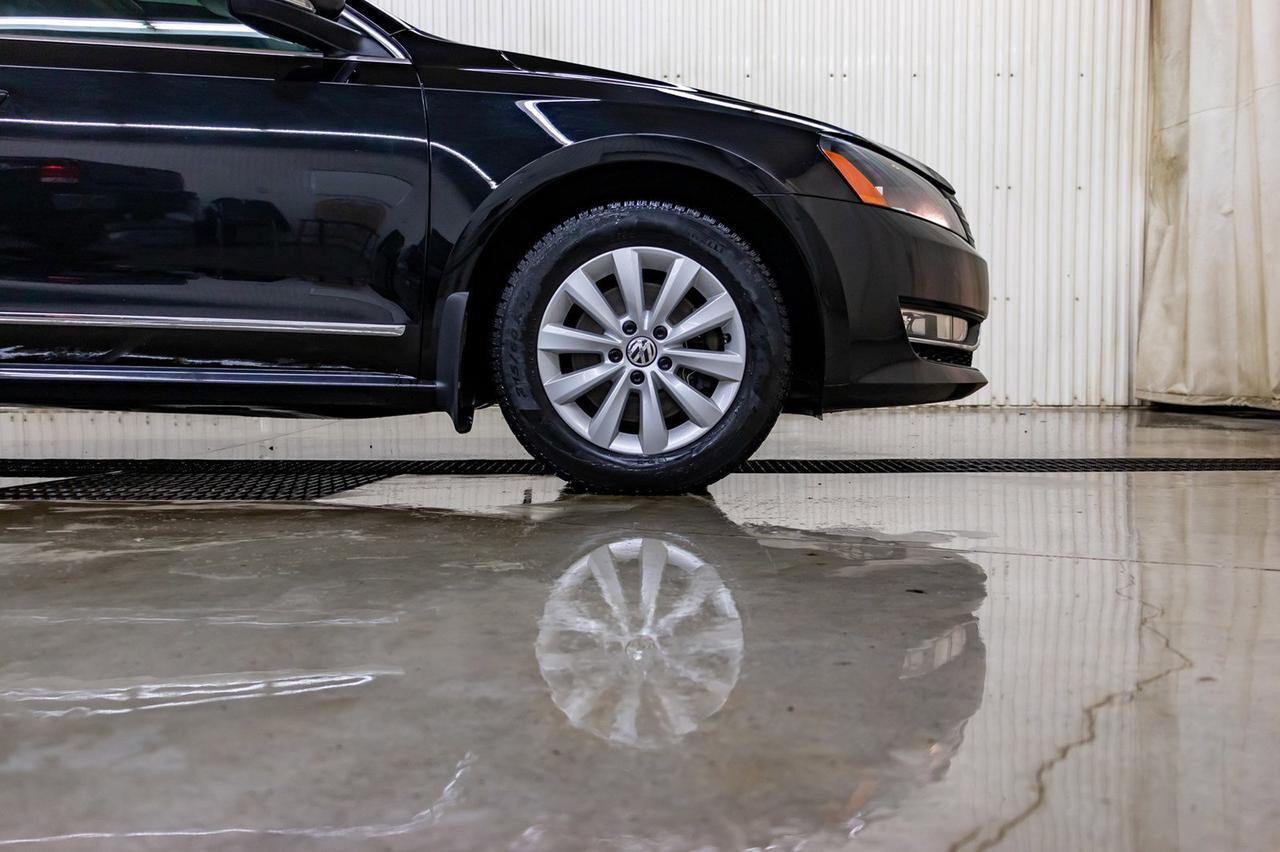 2015 Volkswagen Passat Highline Leather Roof Nav Red Deer AB