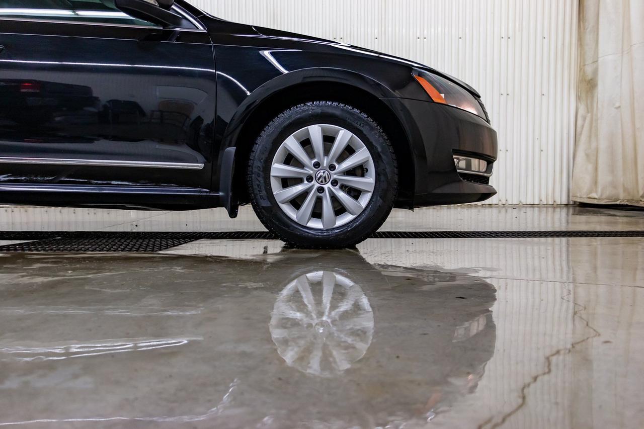 2015 Volkswagen Passat Highline Leather Roof Nav Red Deer AB