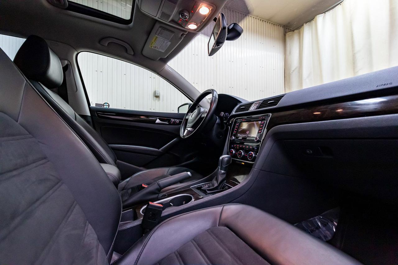 2015 Volkswagen Passat Highline Leather Roof Nav Red Deer AB
