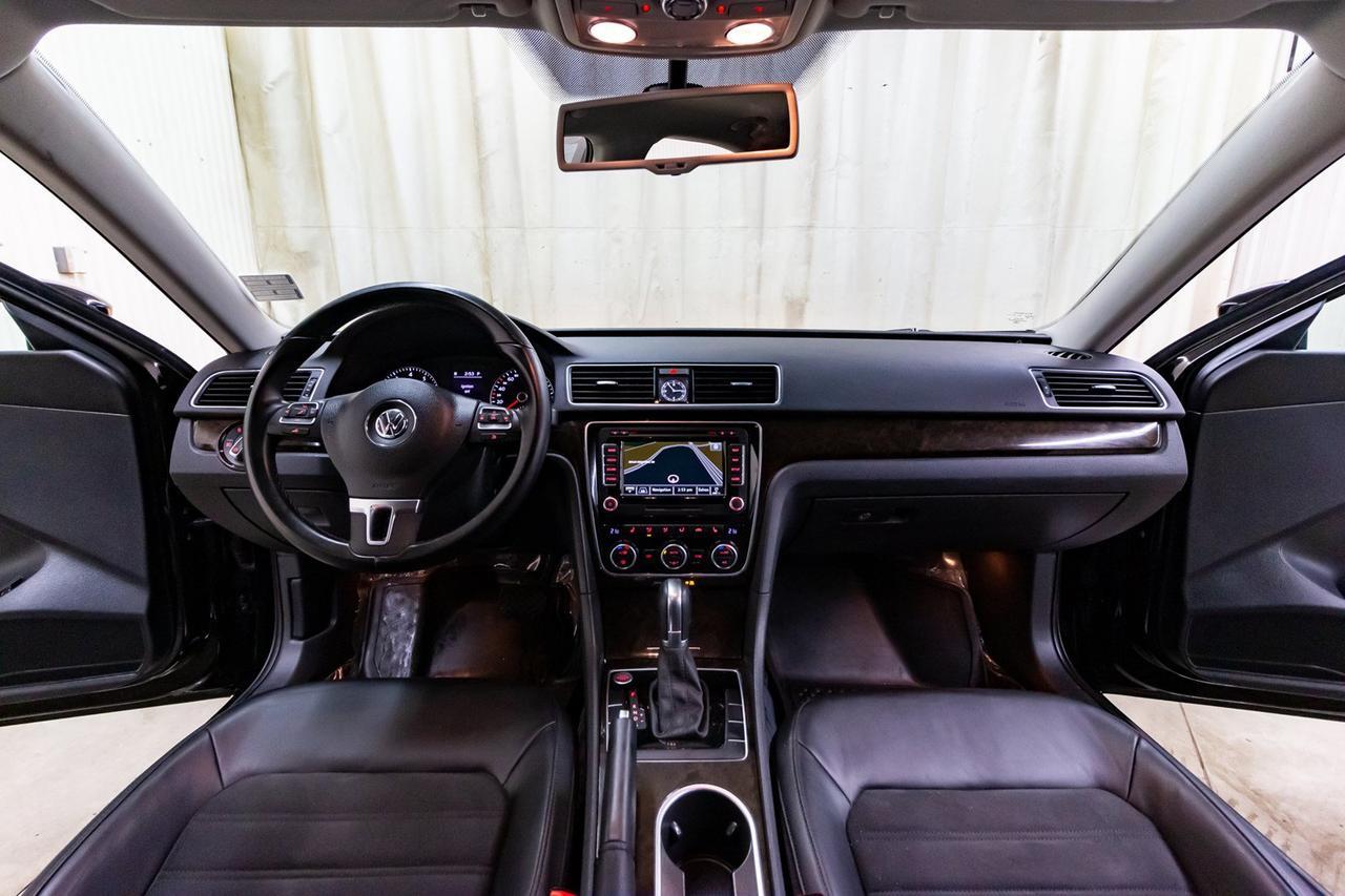 2015 Volkswagen Passat Highline Leather Roof Nav Red Deer AB