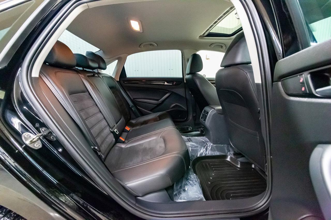 2015 Volkswagen Passat Highline Leather Roof Nav Red Deer AB