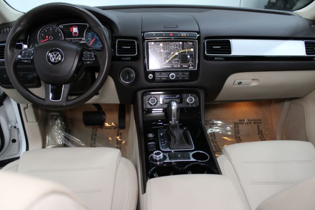 2015 Volkswagen Touareg VR6 Lux